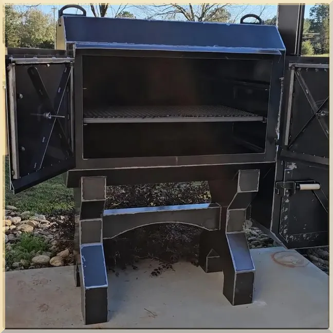 BBQ Smoker Emperor with smoked meat
